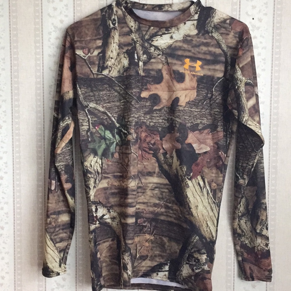 Large under armour long sleeve heat gear shirt